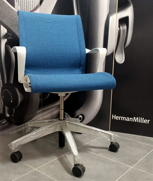 Setu Chair di Herman Miller - Upholstered Blue