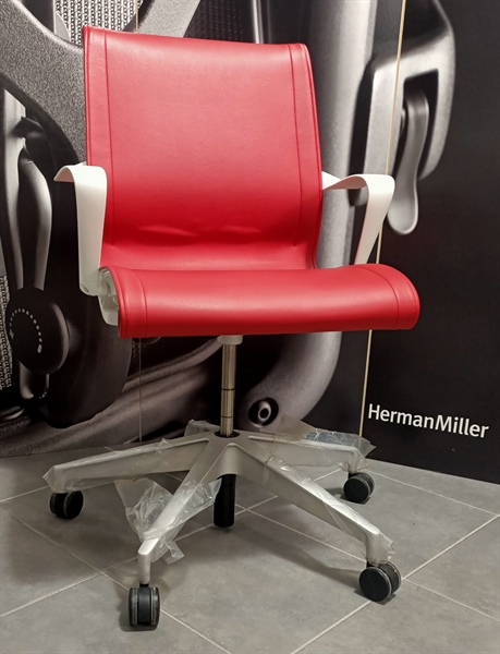 Setu Chair di Herman Miller - Upholstered Red